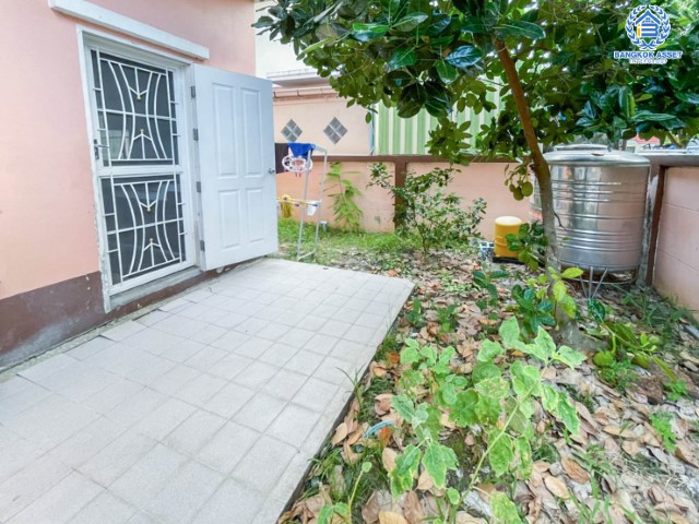 บ้านเดี่ยวมือสองย่านนนทบุรี ม. เพอร์เฟคพาร์ค กาญจนาภิเษก คุณภาพจากแบรนด์ Property Perfect  บ้านสวยพร้อมเข้าอยู่ บนเนื้อที่ 50 ตร.ว. 3 ห้องนอน 2 ห้องน้ำ 2 ที่จอดรถ พร้อม Facilities ครบครัน บนทำเลเชื่อมต่อถนนกาญจนาฯ  ใกล้ทางด่วน ศรีรัช-วงแหวนฯ เซ็นทรัลเวสต์เกต และรถไฟฟ้าสายสีม่วง "สถานีตลาดบางใหญ่"